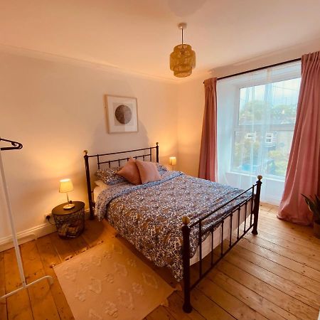 Апартаменты Beautiful 2 Bed End Terrace Victorian Town House Редрут Экстерьер фото