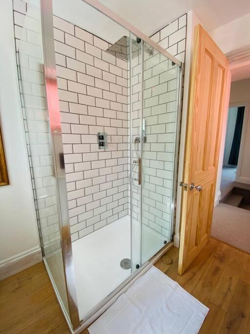 Апартаменты Beautiful 2 Bed End Terrace Victorian Town House Редрут Экстерьер фото