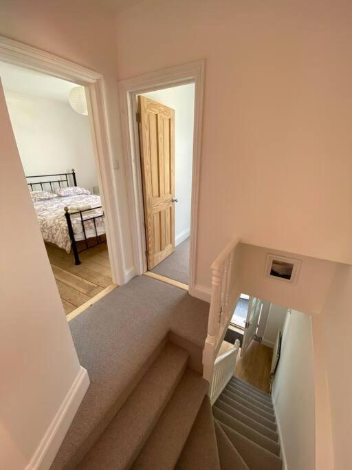 Апартаменты Beautiful 2 Bed End Terrace Victorian Town House Редрут Экстерьер фото