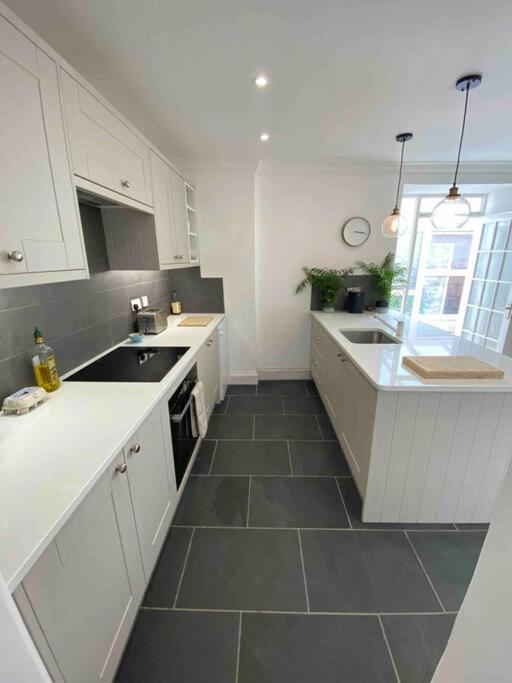 Апартаменты Beautiful 2 Bed End Terrace Victorian Town House Редрут Экстерьер фото
